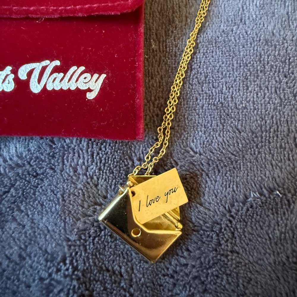 Gold Envelope Locket Necklace with “I Love You” Message – Hearts Valley Jewelry - Picture 2 of 3
